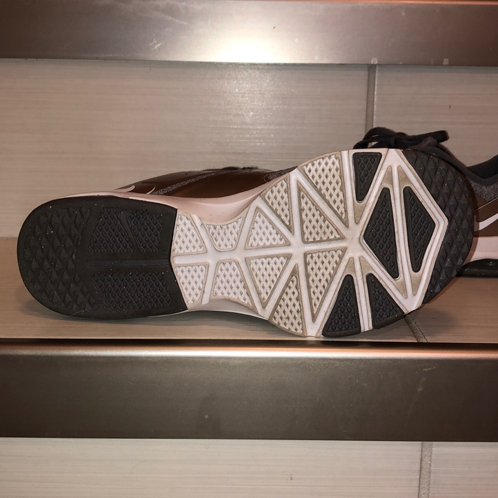 Nike Women’s Air Max Bella Training Shoe - Picture 6 of 7
